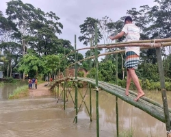 গোয়াইনঘাটে বাঁশের সাঁকো তৈরি করে প্রশংসিত